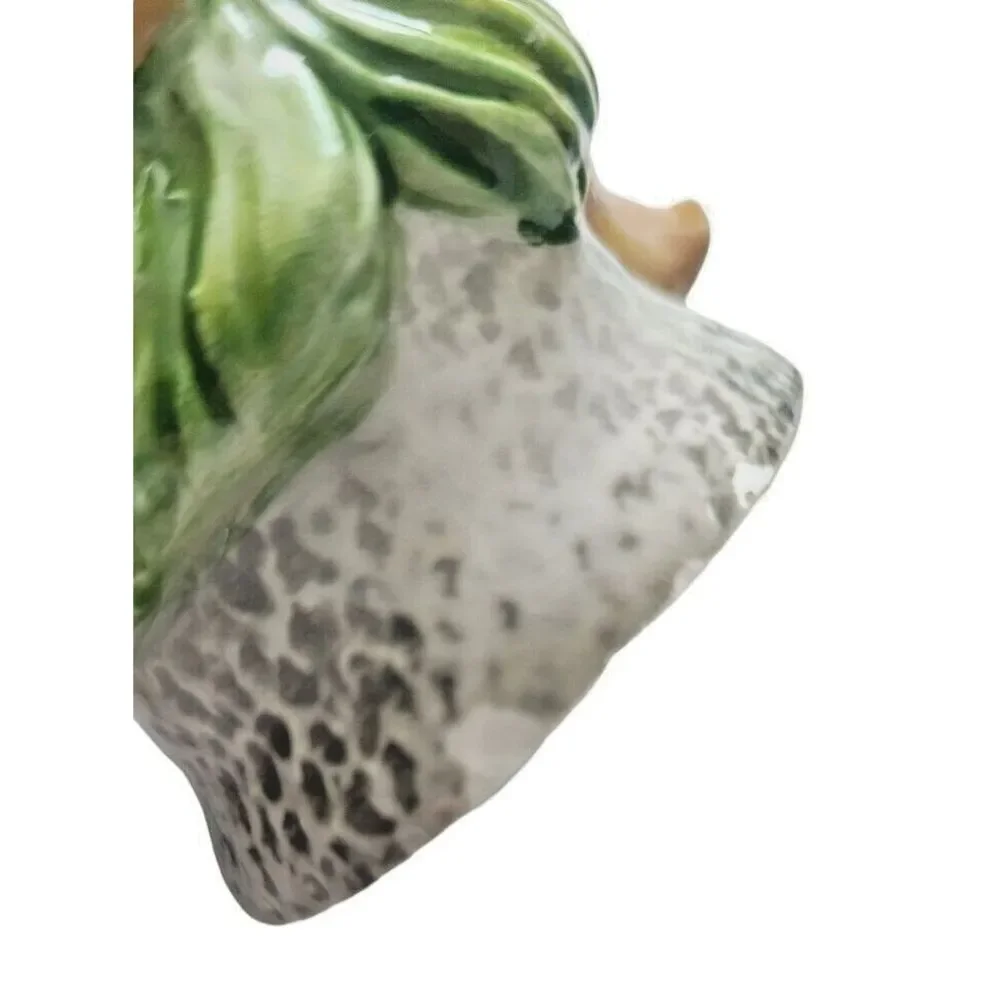 Hawaii Kissing Boy and Girl Salt‎ and Pepper Shaker